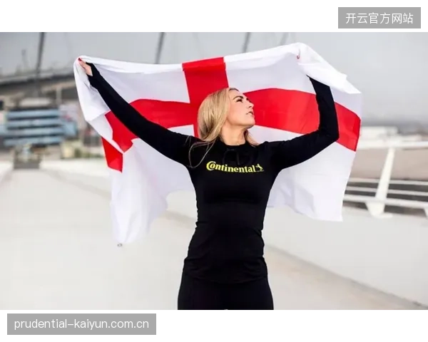 英格兰队防线前提的战术调整暴露隐患，中后场脱节问题在热身赛中凸显